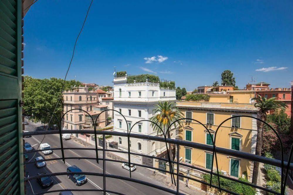 Отель Morgagni House Рим Экстерьер фото